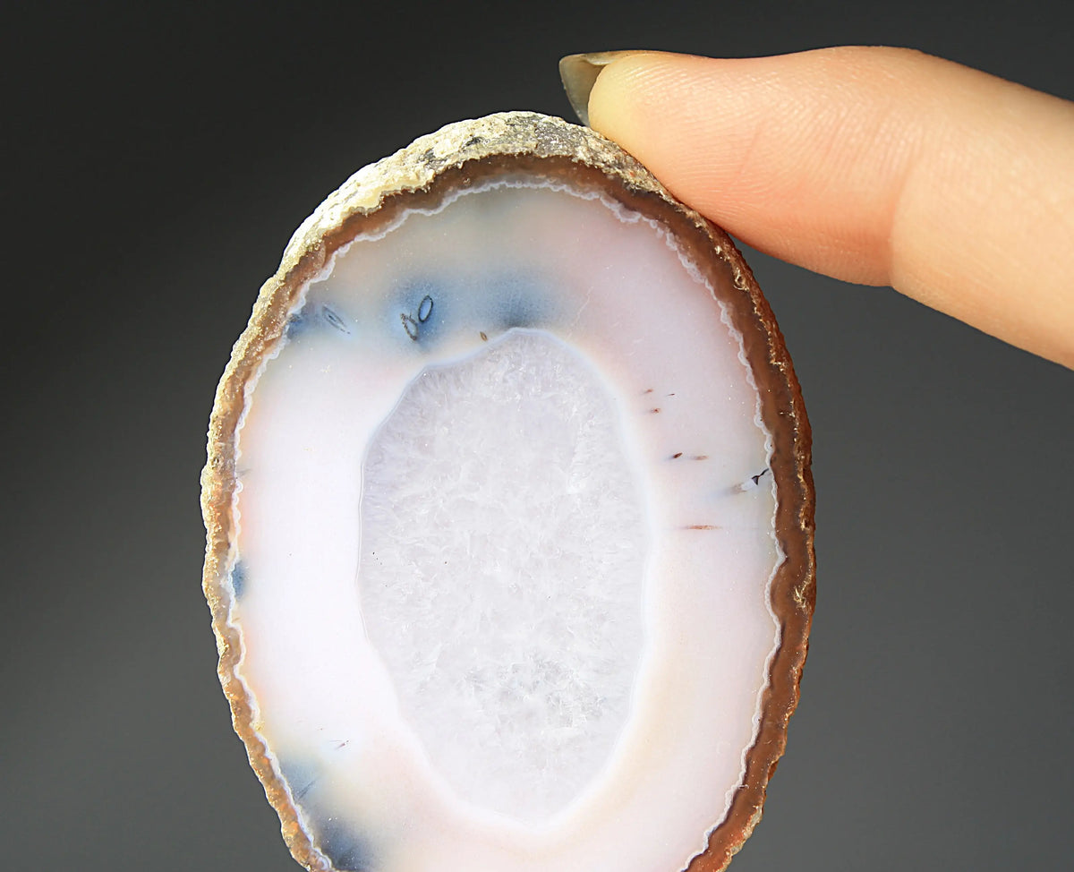 Zhanguo agate pair with striking white and blue features 