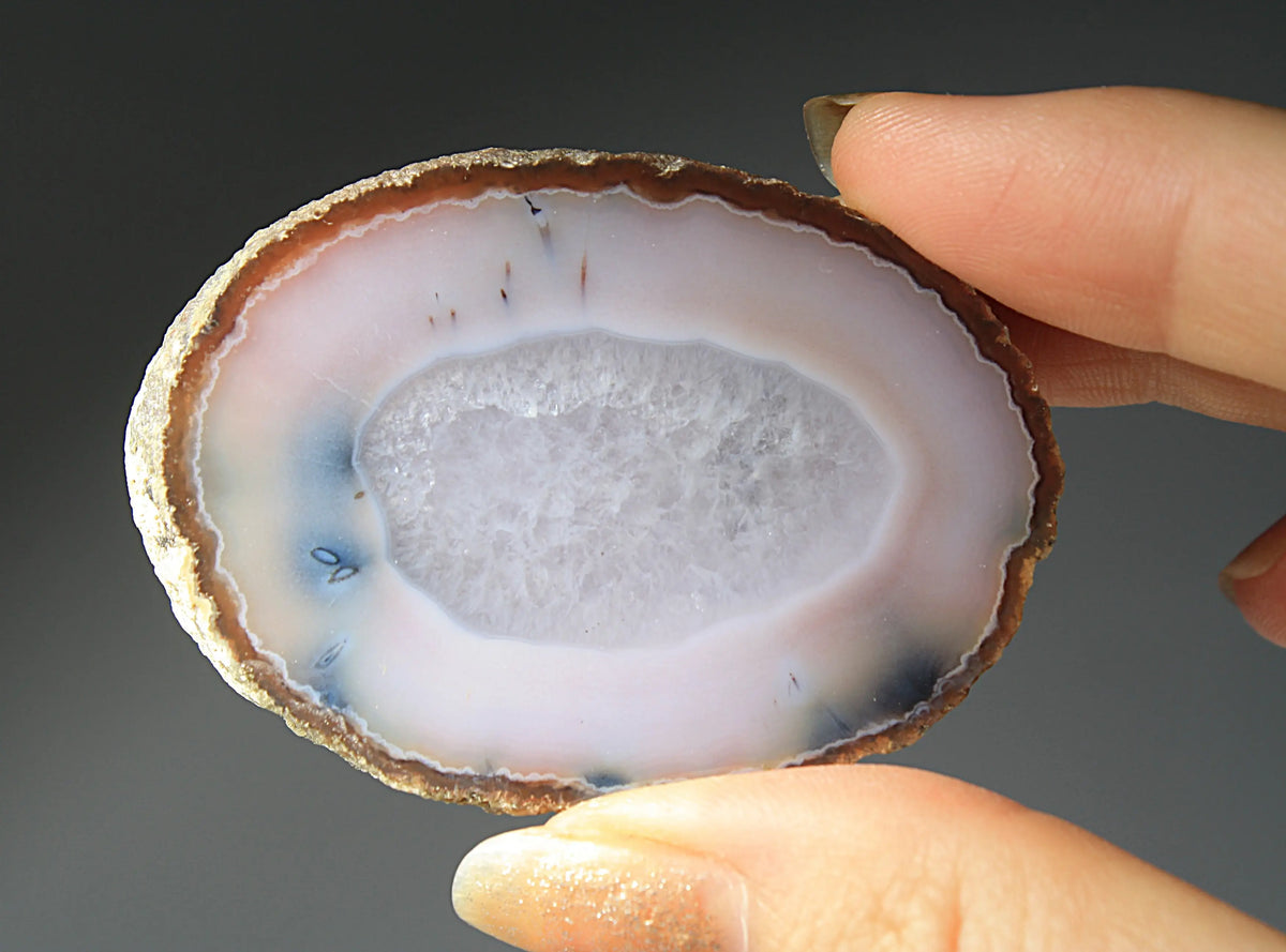 Zhanguo agate pair with striking white and blue features 
